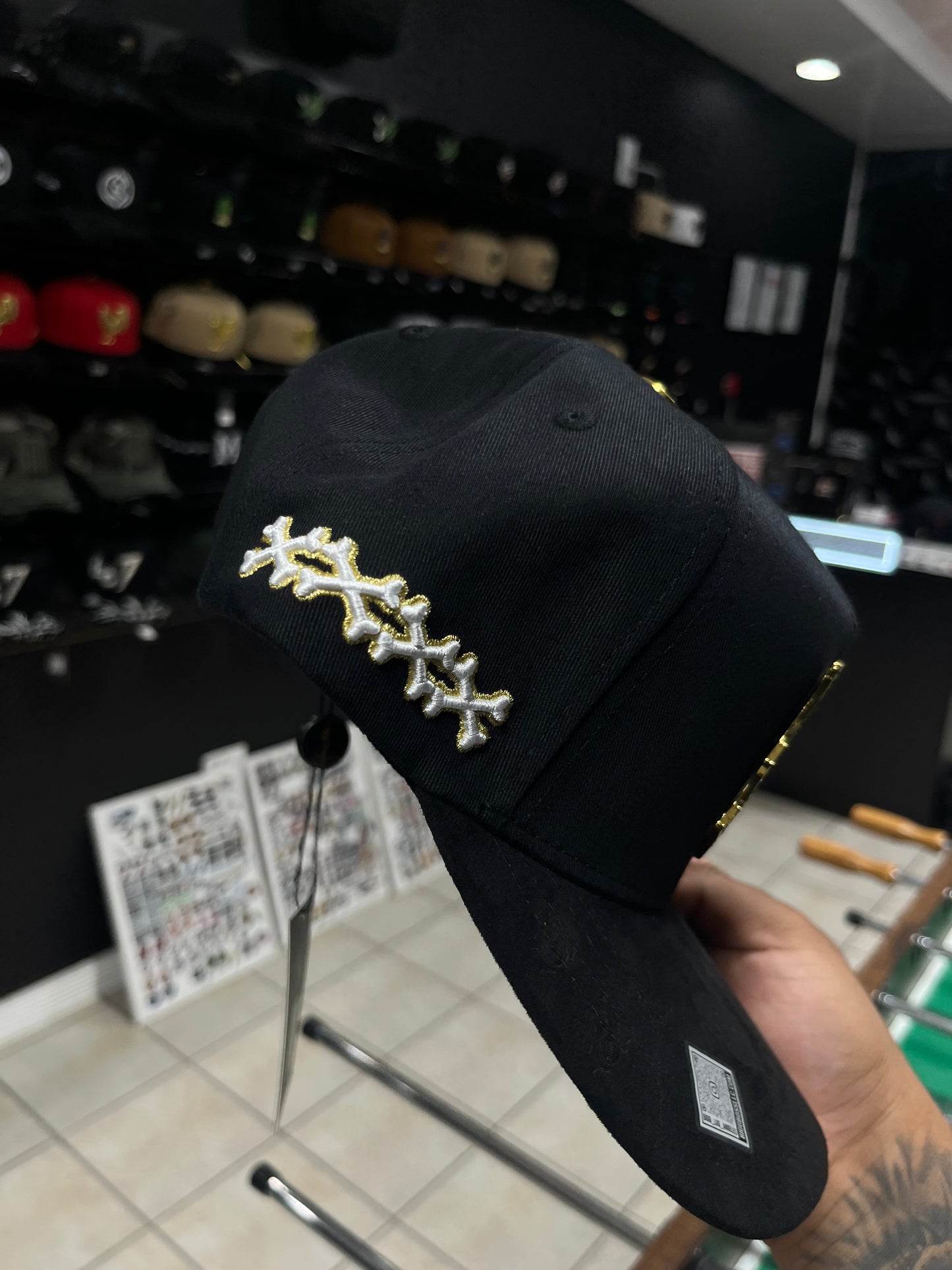 AMR PIN GOLD