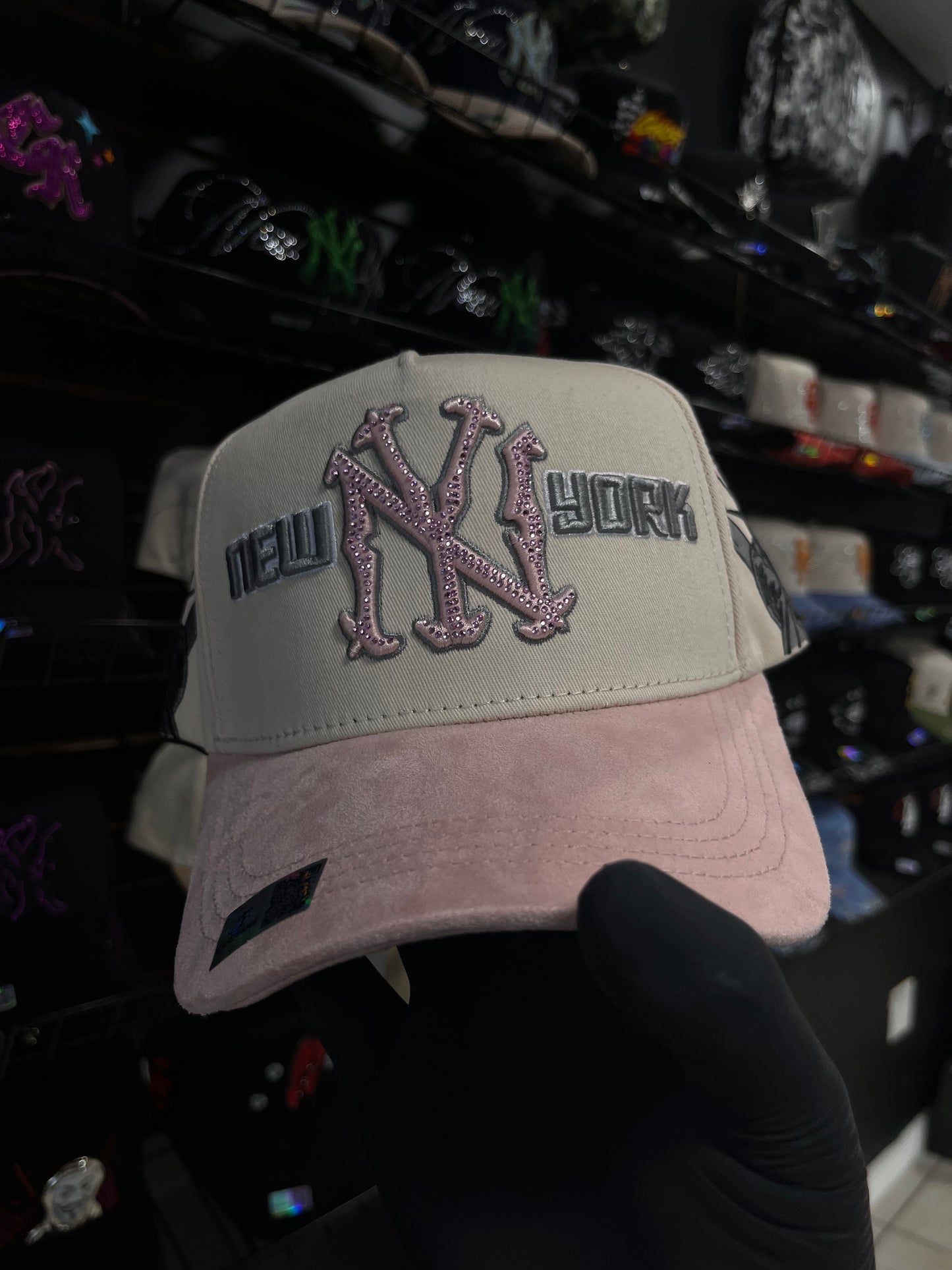 NY PINK CAPS FANS
