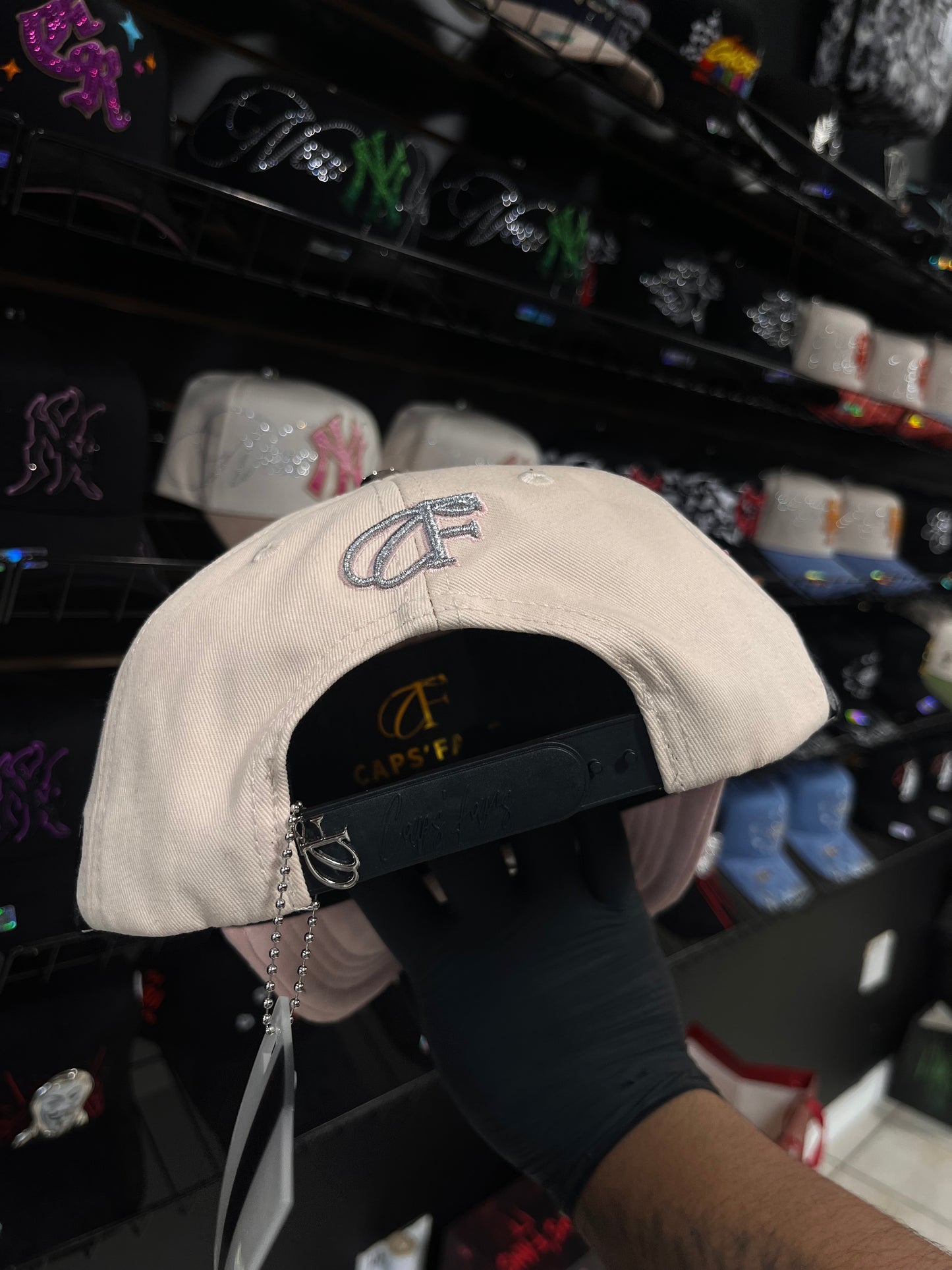 NY PINK CAPS FANS