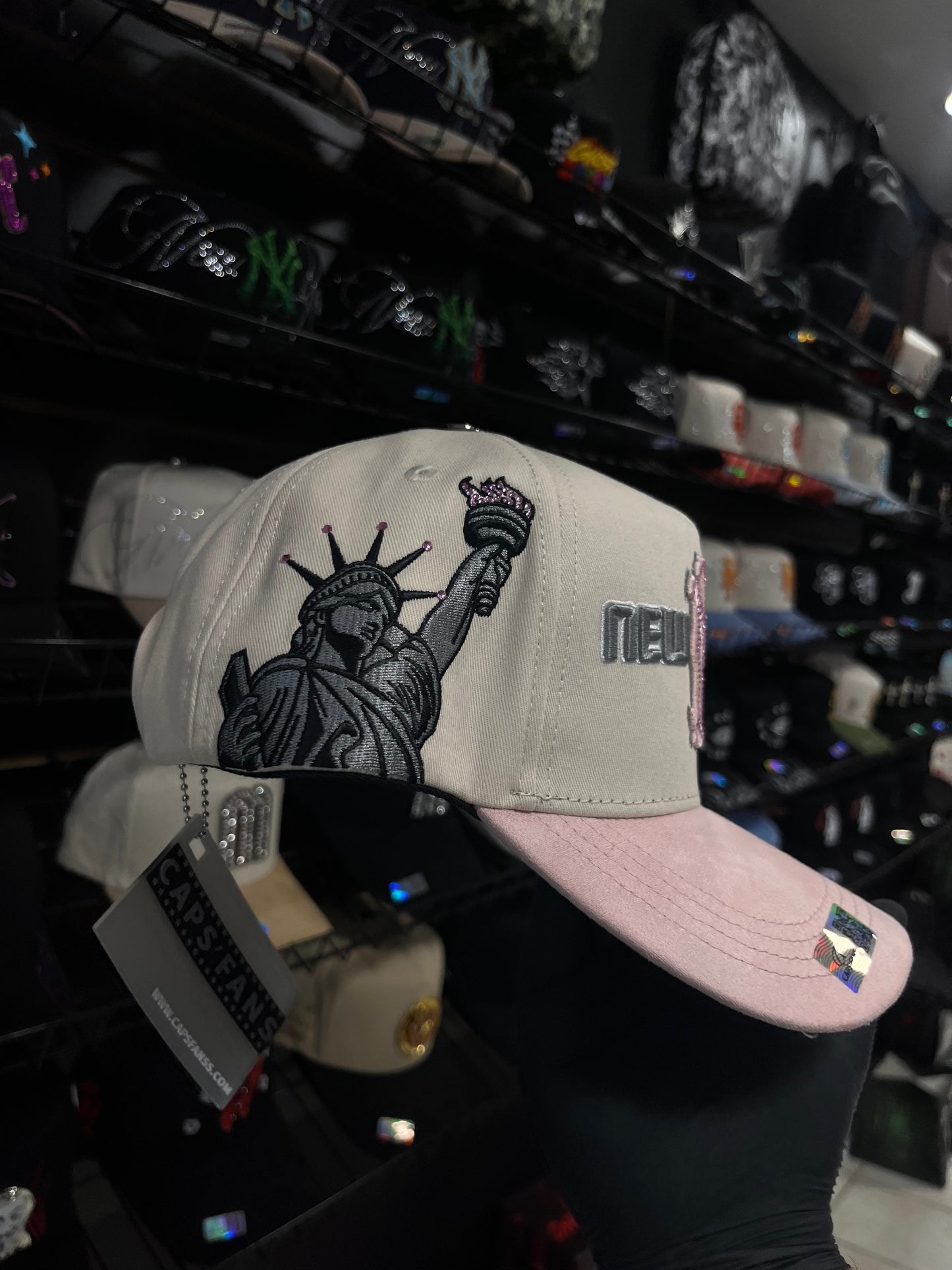 NY PINK CAPS FANS