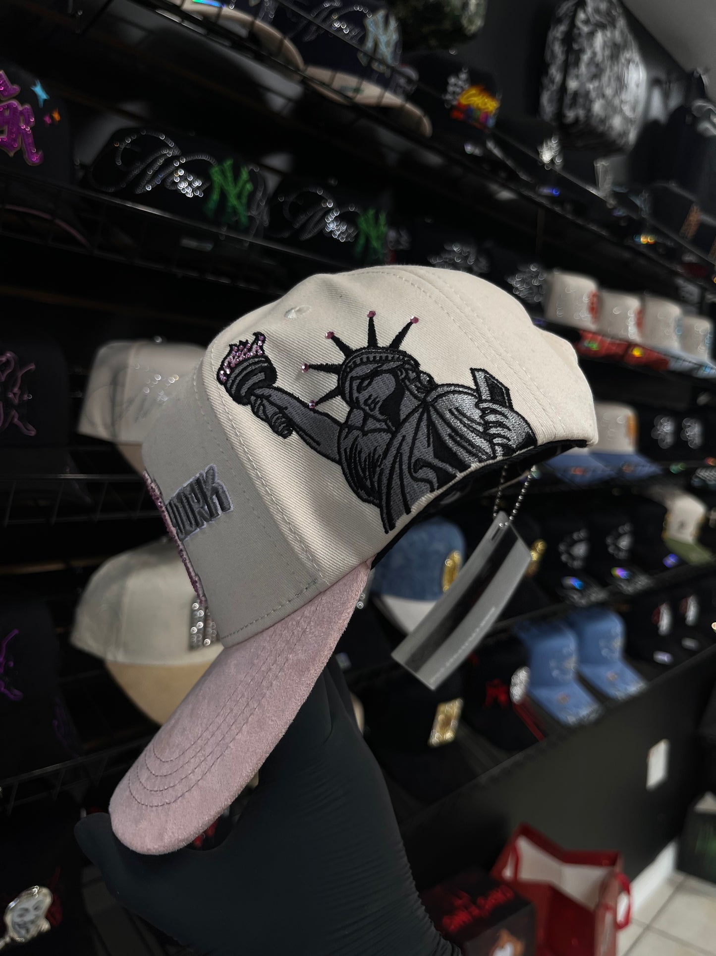NY PINK CAPS FANS
